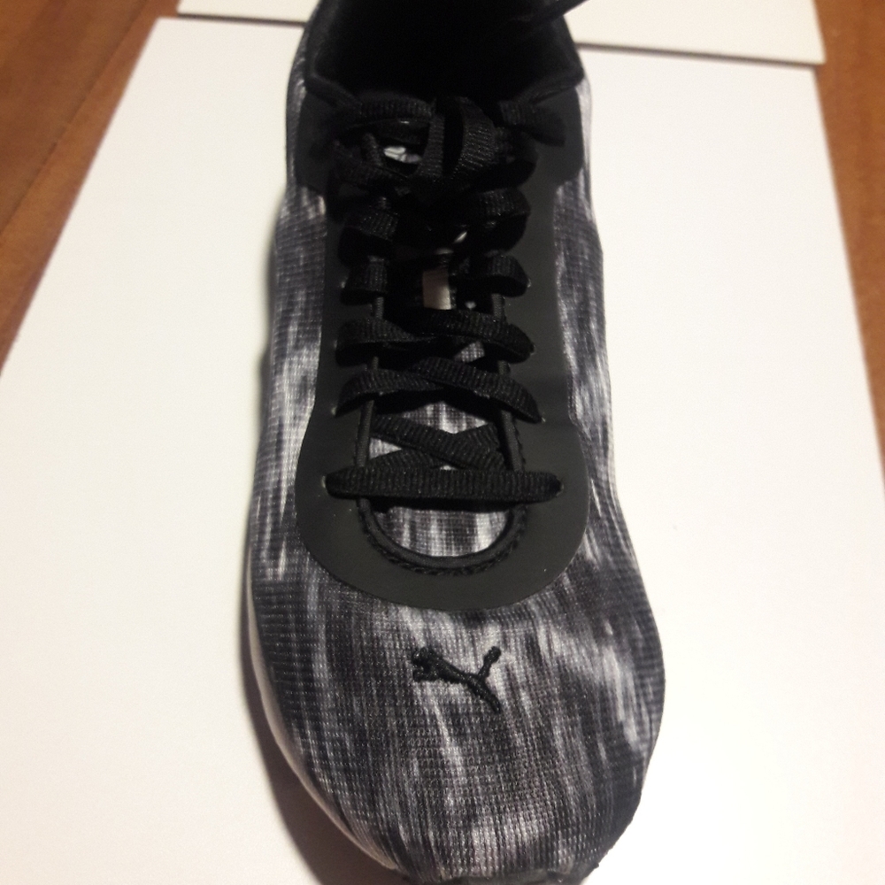 EUC Puma Black & White Running Shoe - Women's Size 8.5 - Picture 3 of 10